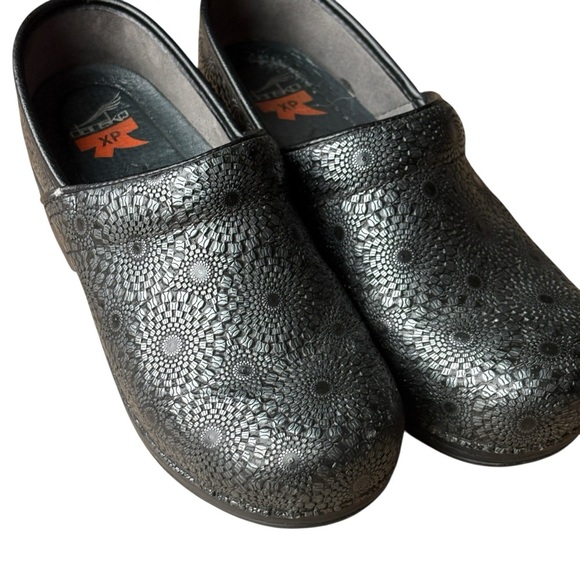 Dansko Pro XP Womens Clogs Black Medallion Embossed Leather 37 EU 7-7.5 US - Picture 5 of 10